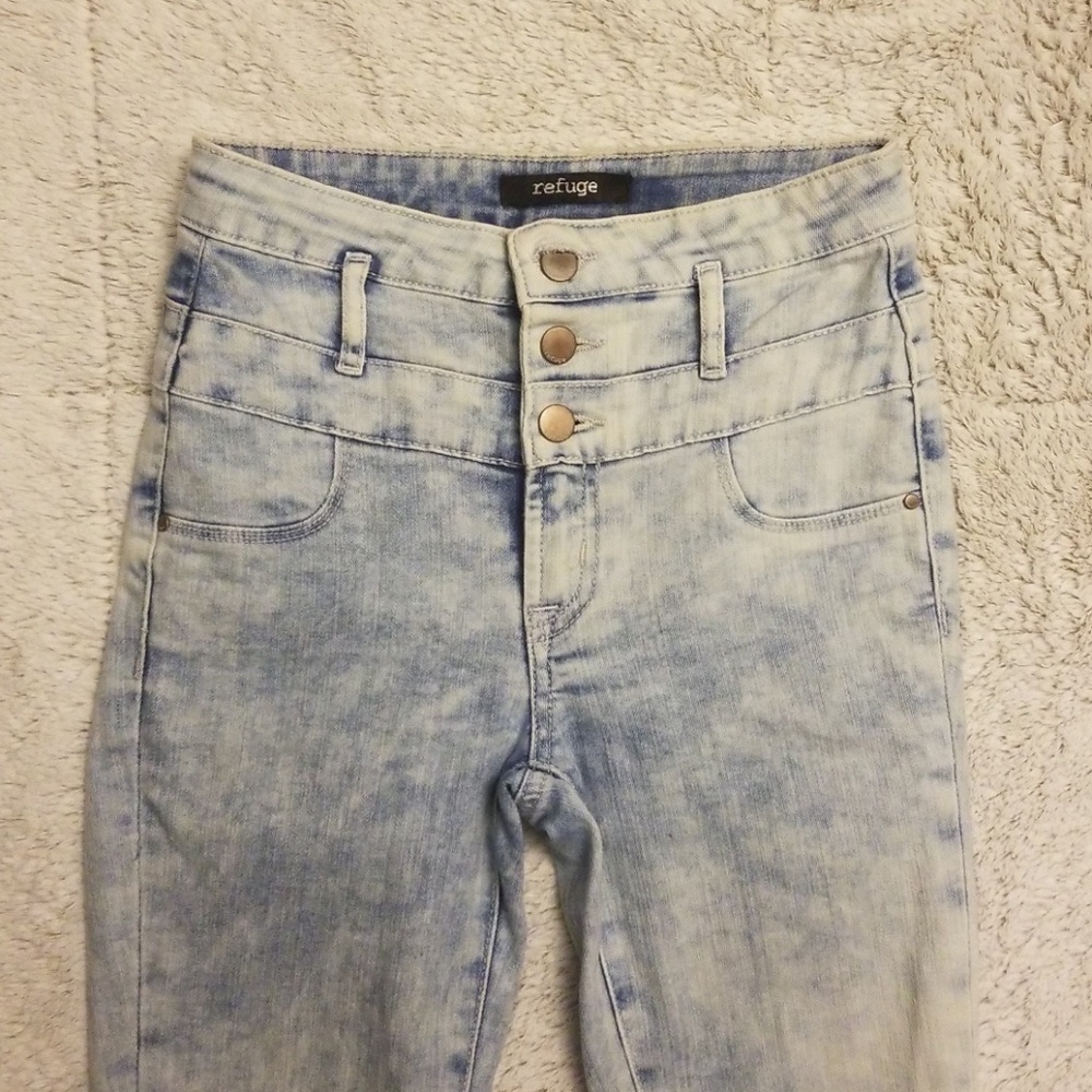 High waisted jeans